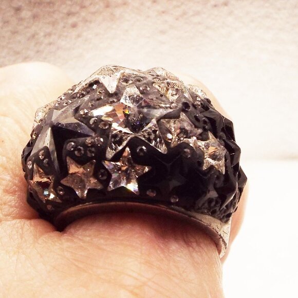 SWAROVSKI BLACK, GUNMETAL & CLEAR CRYSTALS "STARS STARS STARS" DOME SZ8 RING 25 - Picture 5 of 6